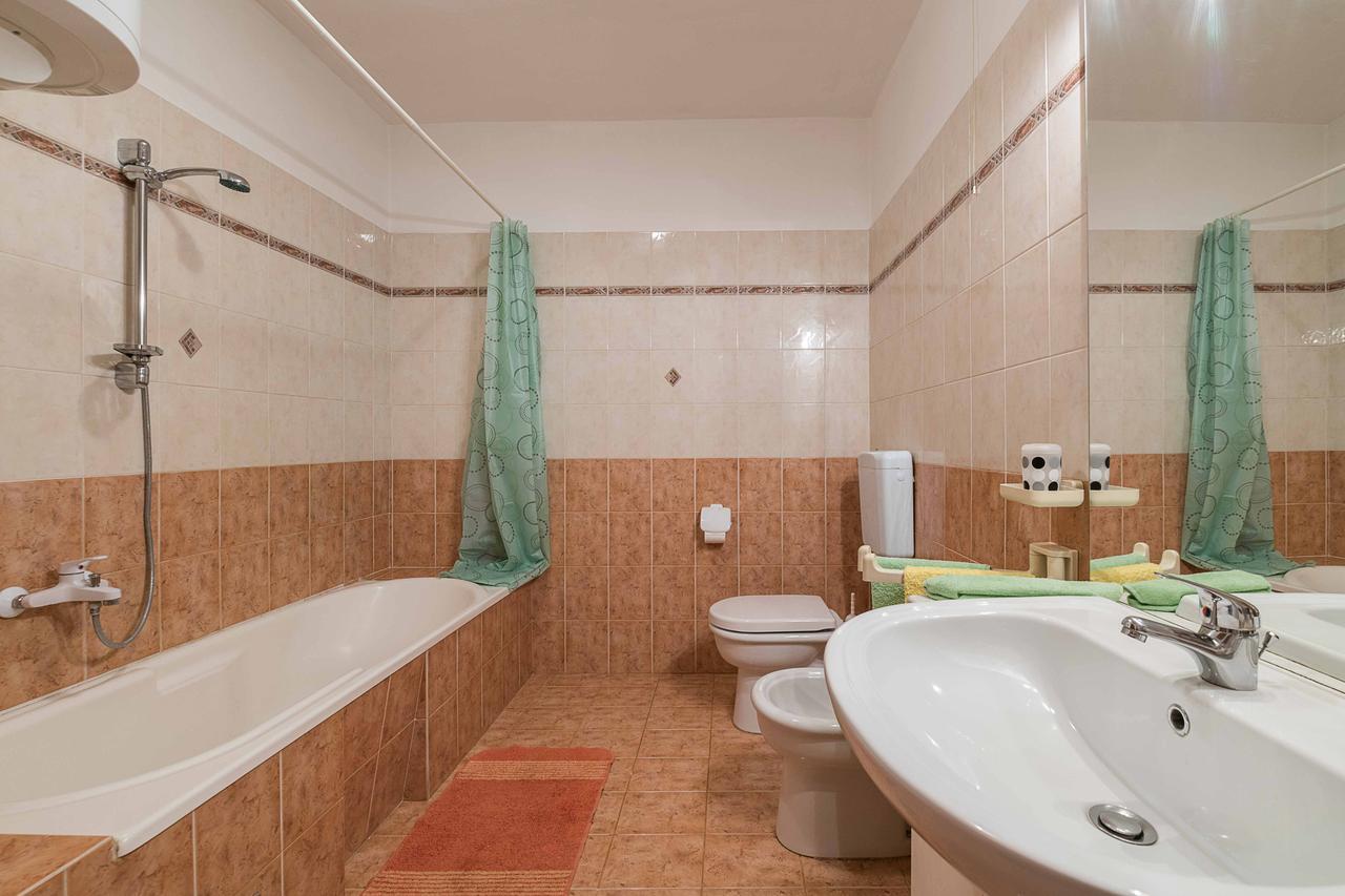 Apartment Dendy Pula Luaran gambar