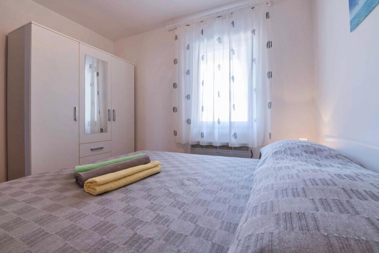 Apartment Dendy Pula Luaran gambar