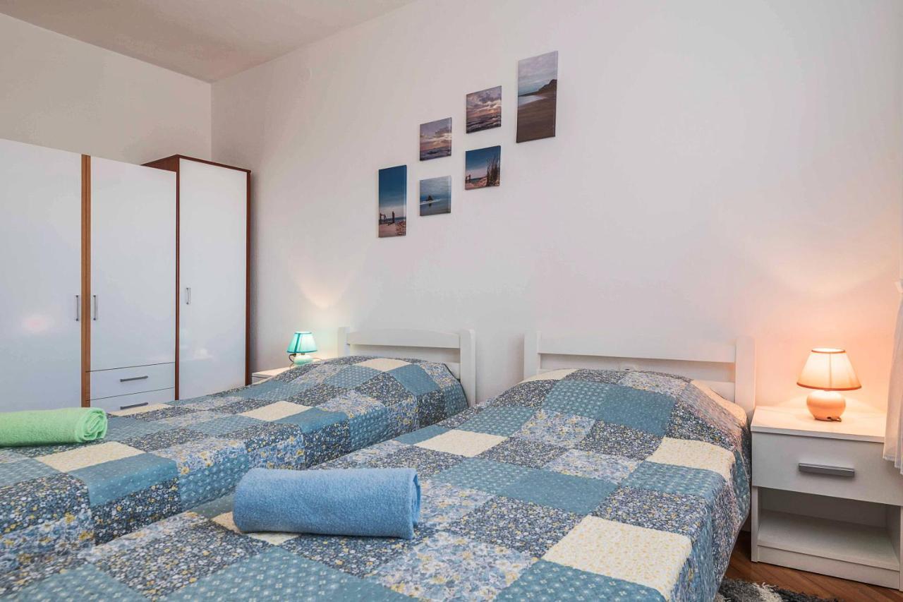 Apartment Dendy Pula Luaran gambar