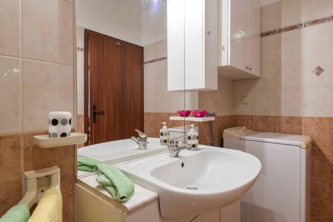 Apartment Dendy Pula Luaran gambar